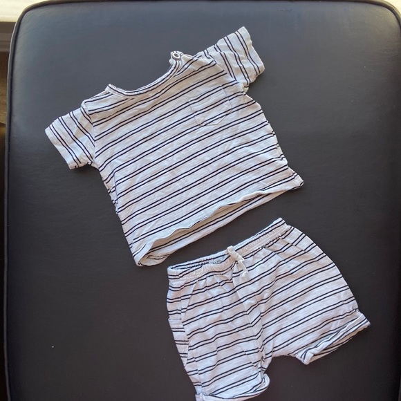 Adorable striped set - Picture 2 of 6